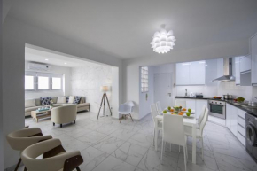 Larnaca Finikoudes Suite
